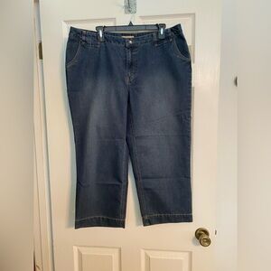 Signature Studio brand denim capris with back flap pocket, brand new, never worn
